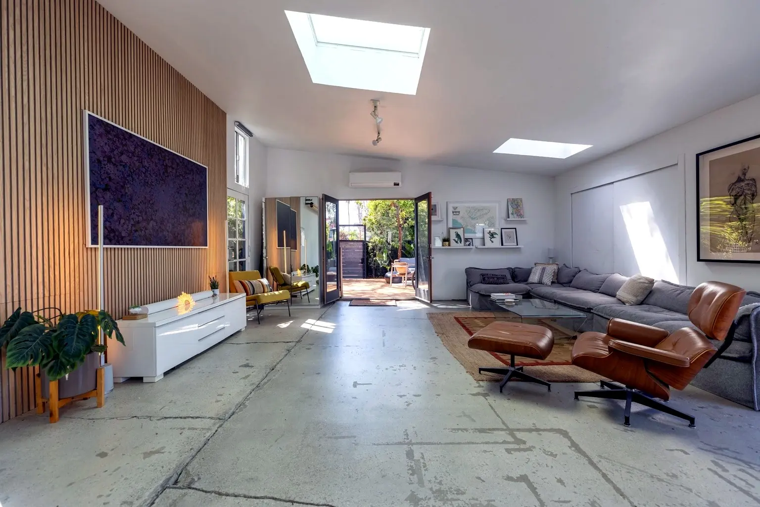 Lounge interior