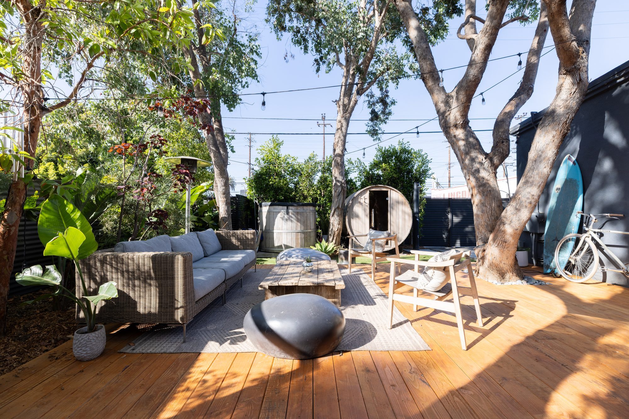 Courtyard patio overview